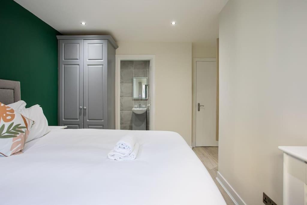 Luxury, Sleeps 6, City Centre Belfast Buitenkant foto