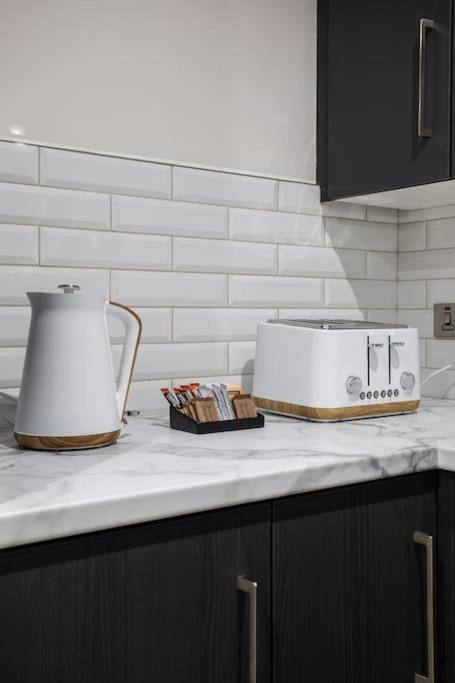 Luxury, Sleeps 6, City Centre Belfast Buitenkant foto