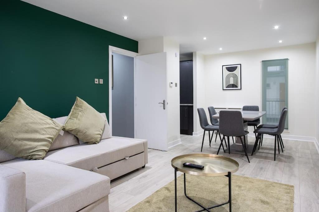 Luxury, Sleeps 6, City Centre Belfast Buitenkant foto