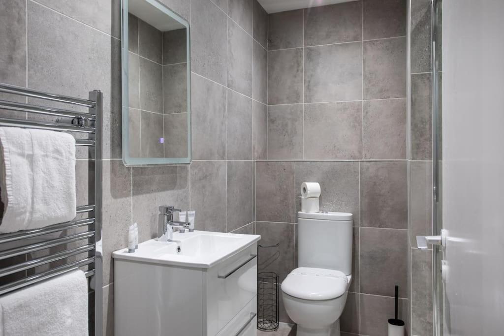 Luxury, Sleeps 6, City Centre Belfast Buitenkant foto