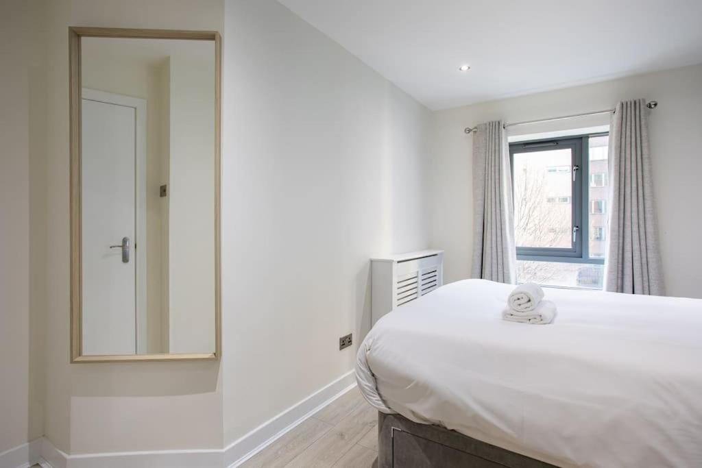 Luxury, Sleeps 6, City Centre Belfast Buitenkant foto